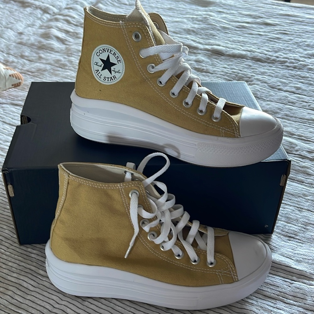 CONVERSE Women's Chuck Taylor All Star Move Platform High Top Sneakers 7.5/8